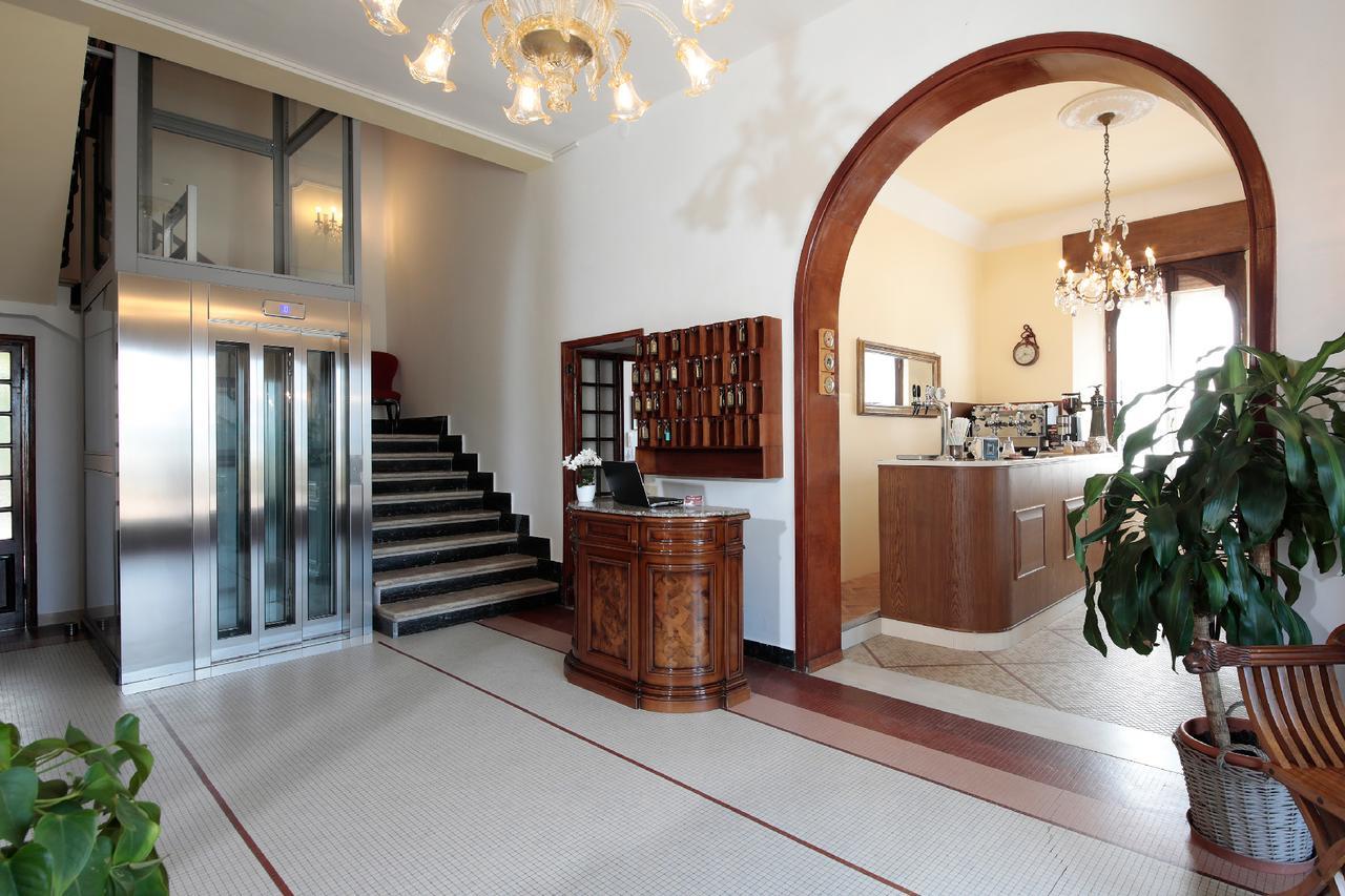 Hotel Villa Fulgida Cattolica Exterior photo